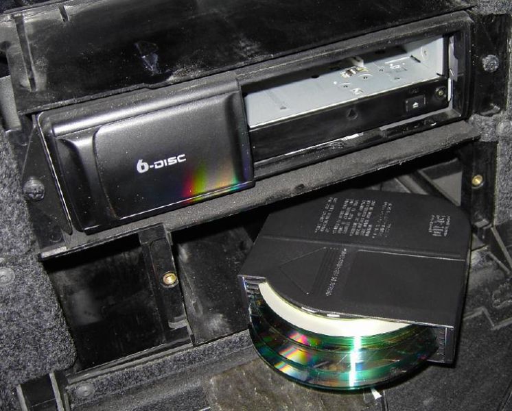 File:Locale RS6 Cd changer external cartridge.jpg