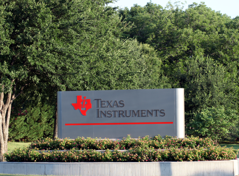 File:Locale RS6 TI signboard Dallas.png