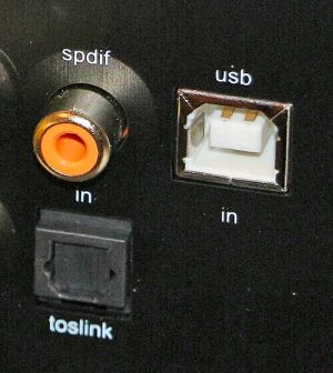 Locale RS6 SPDIF USB TOSLINK.jpg