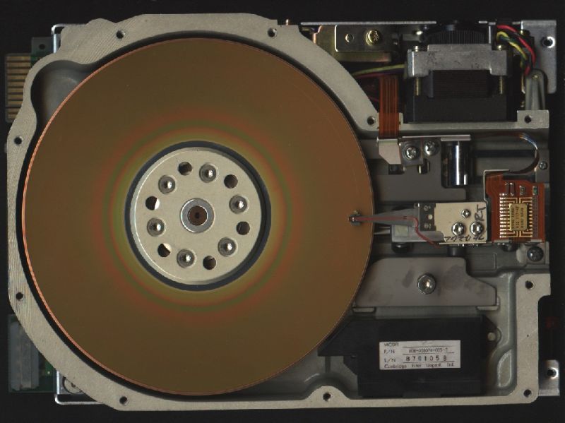 File:Locale RS6 Winchester-Festplatte.jpg