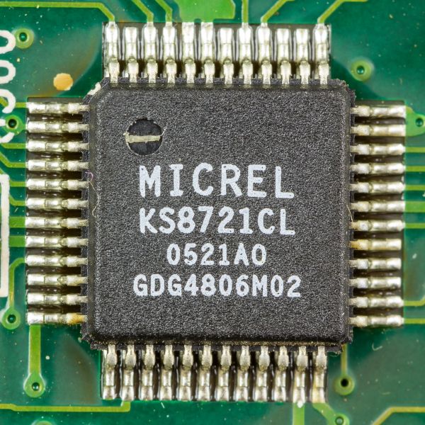 File:Locale RS6 Micrel KS8721CL on mainboard of Surf@home II-7778.jpg