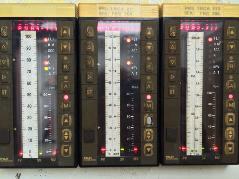 File:Locale RS6 Industrial PID controllers - front display.jpg