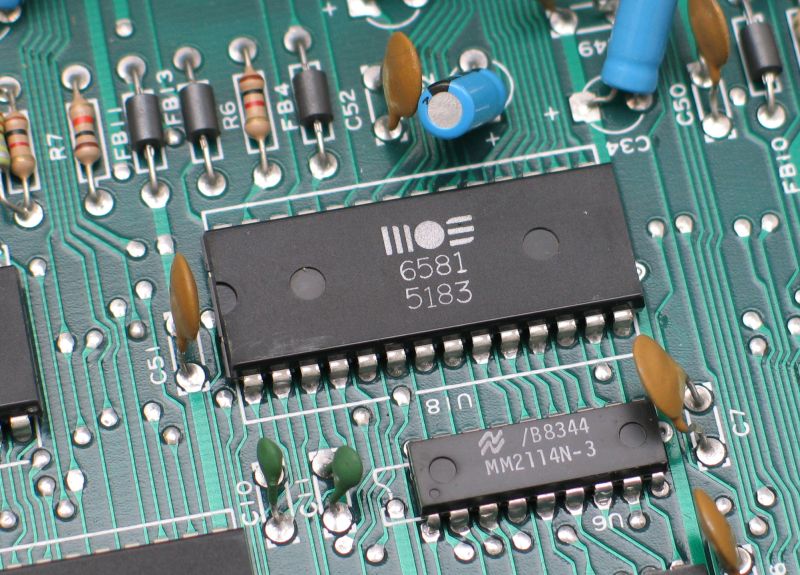 File:Locale RS6 MOS6581 chtaube061229.jpg
