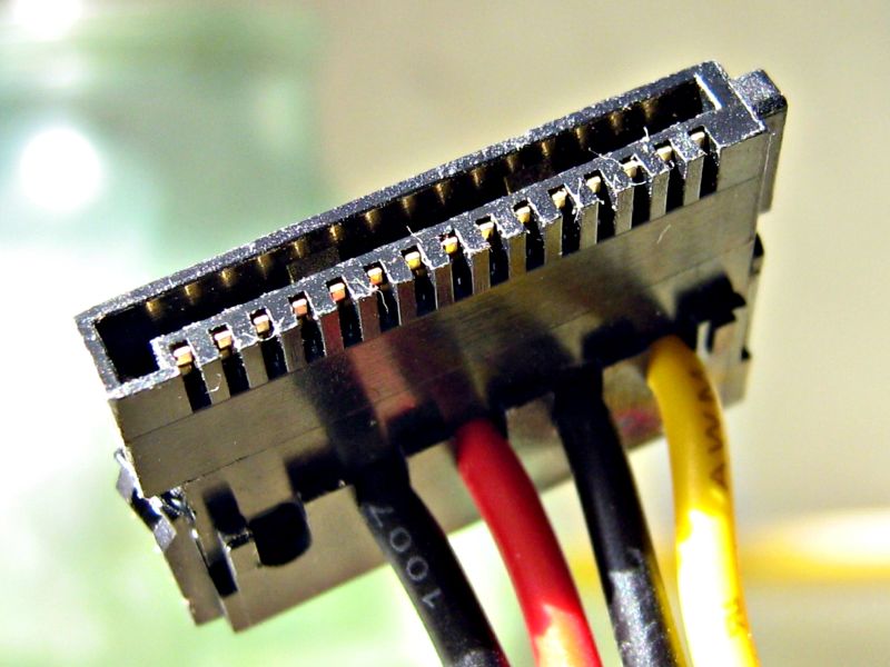 File:Locale RS6 SATA power cable.jpg