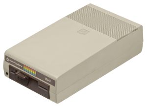Locale RS6 Commodore-64-1541-Floppy-Drive-01.jpg