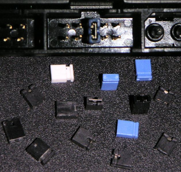 File:Locale RS6 Jumperblock-shunts.jpg
