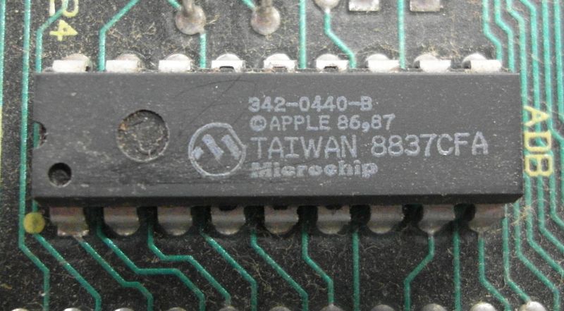 File:Locale RS6 Apple Desktop Bus Microchip.jpg