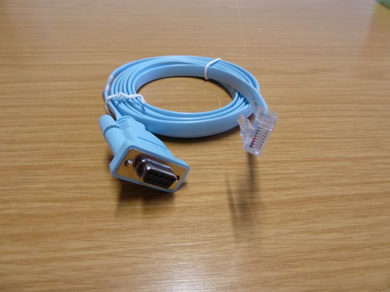 File:Locale RS6 CiscoConsoleCable.jpg