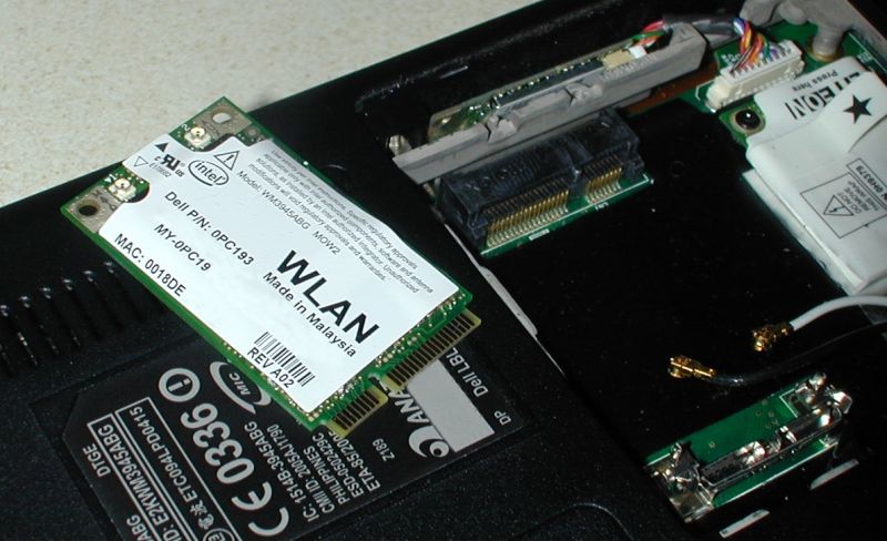 File:Locale RS6 Intel WM3945ABG MOW2 and its connector 20070216.jpg
