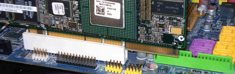 File:Locale RS6 PCI-X in a 32-bit slot.jpg