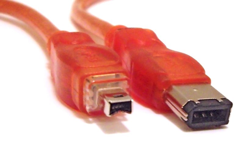 File:Locale RS6 FireWire cables.jpg