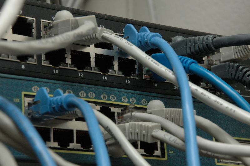 File:Locale RS6 Network switches.jpg