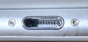 Locale RS6 Lightning connector upside.png